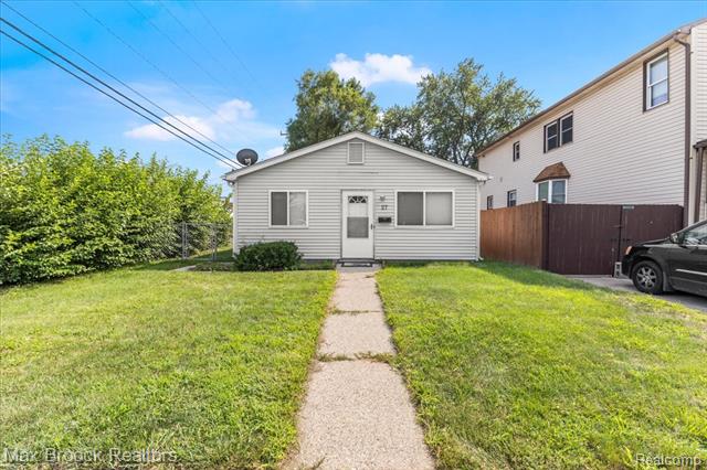 front view picture of 27 W Garfield Ave, Hazel Park, MI. 48030