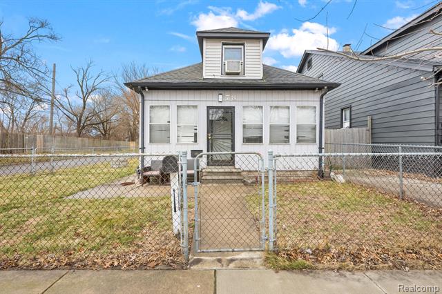 front view picture of 78 E Auburn, Ecorse, MI. 48229