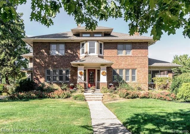 front view picture of 22 Elm Park Blvd, Pleasant Ridge, MI. 48069