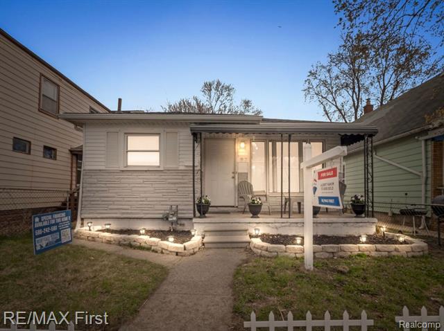 front view picture of 87 E Pleasant, River Rouge, MI. 48218