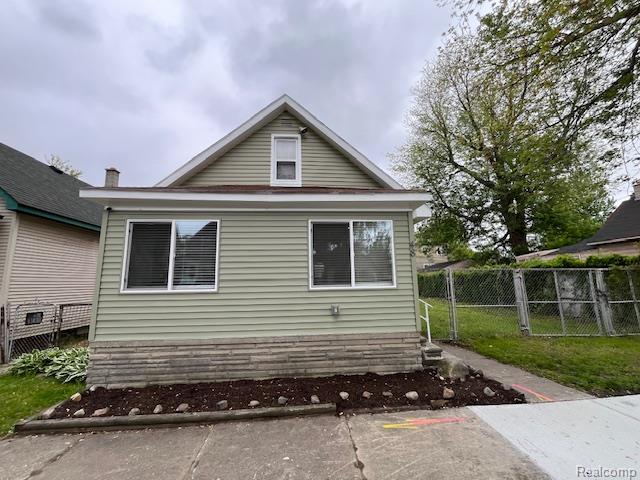 front view picture of 48 E James, River Rouge, MI. 48218