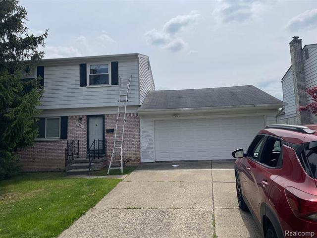 front view picture of 31515 Bridge, Garden City, MI. 48135