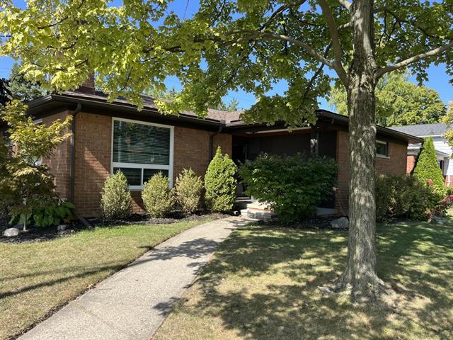 front view picture of 795 Grosse Pointe Ct, Grosse Pointe, MI. 48230