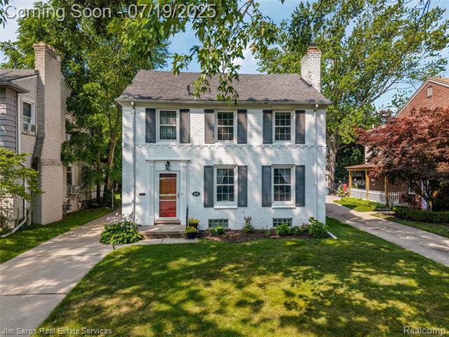 front view picture of 165 Mckinley Ave, Grosse Pointe, MI. 48236