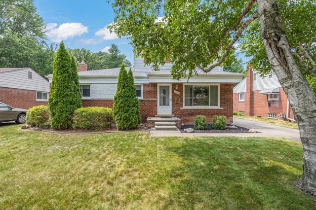 front view picture of 2480 Longmeadow, Trenton, MI. 48183