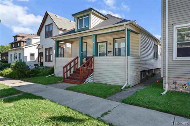 front view picture of 73 Oak, River Rouge, MI. 48218