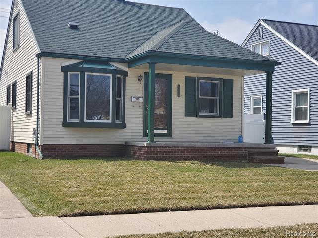 front view picture of 15933 Warwick, Allen Park, MI. 48101