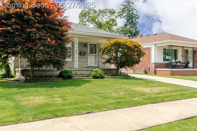 front view picture of 14711 Paris, Allen Park, MI. 48101