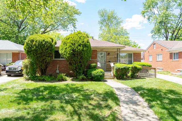 front view picture of 24711 Church St, Oak Park, MI. 48237