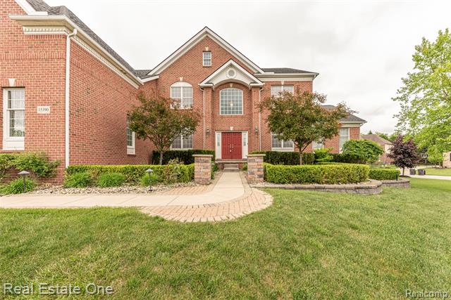 front view picture of 15390 Prestwick Cir, Northville, MI. 48168