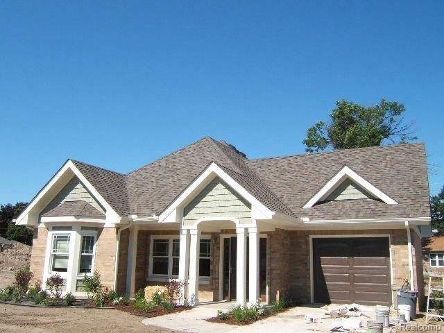 front view picture of 2446 8Th St, Wyandotte, MI. 48192