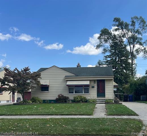 front view picture of 12864 Berwyn, Redford, MI. 48239