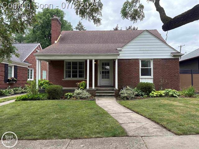 front view picture of 491 Bournemouth Rd, Grosse Pointe, MI. 48236