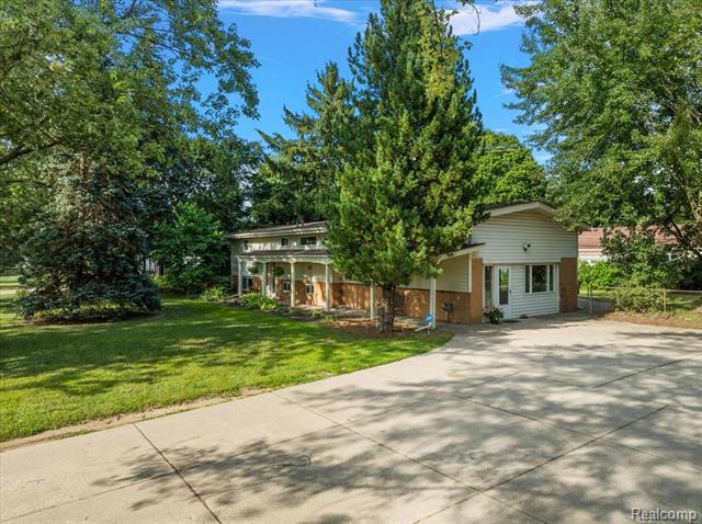 front view picture of 25670 Beck Rd, Novi, MI. 48374