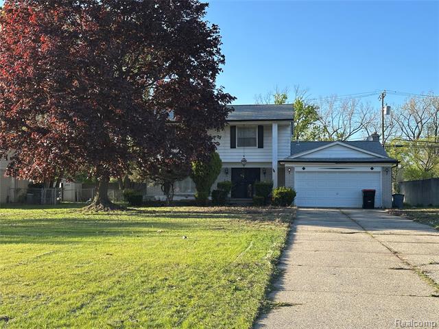 front view picture of 18444 Addison Dr, Southfield, MI. 48075