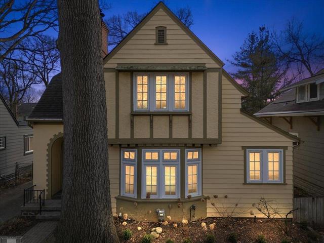 front view picture of 24 Devonshire Rd, Pleasant Ridge, MI. 48069