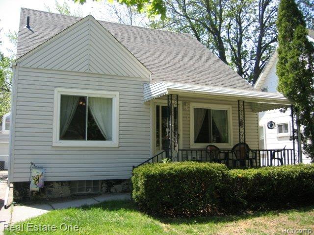 front view picture of 94 E Shevlin Ave, Hazel Park, MI. 48030