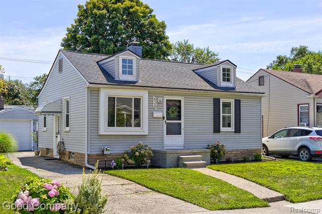 front view picture of 626 E Shevlin Ave, Hazel Park, MI. 48030