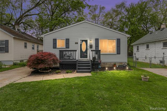 front view picture of 3191 Kenwood St, Ferndale, MI. 48220