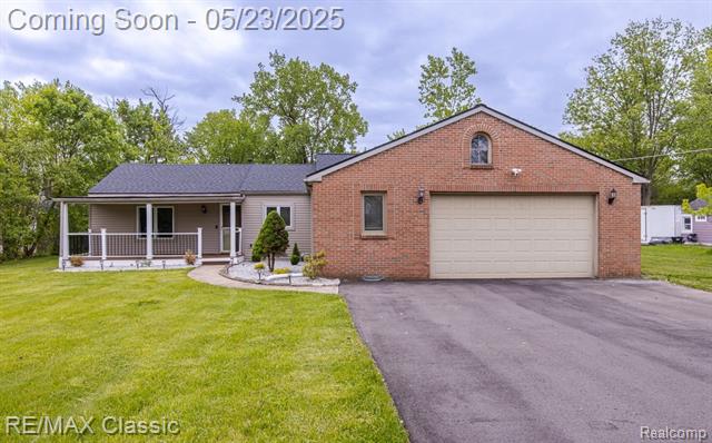 front view picture of 29723 Hemlock Dr, Farmington, MI. 48336