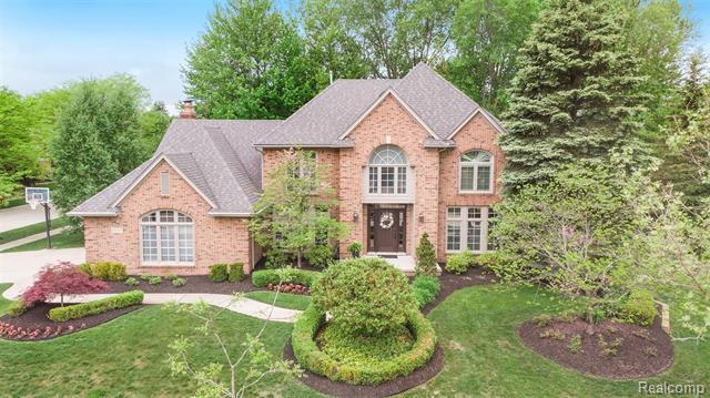 front view picture of 25807 Laramie Dr, Novi, MI. 48374