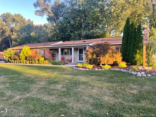 front view picture of 25925 Sierra Dr, Novi, MI. 48374
