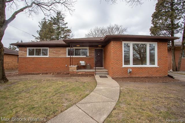 front view picture of 25109 Scotia Rd, Huntington Woods, MI. 48070