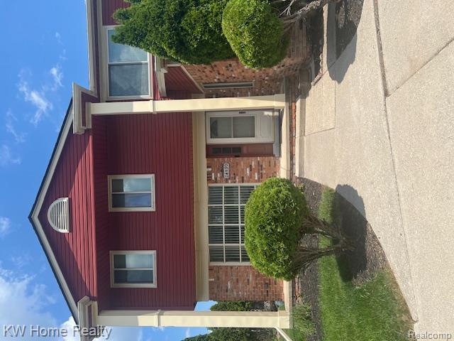 front view picture of 24890 Arden Park Dr, Farmington, MI. 48336