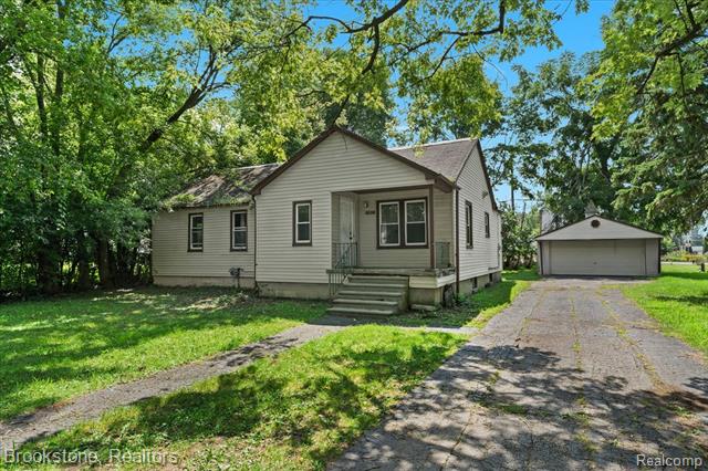 front view picture of 19501 Filmore St, Southfield, MI. 48075
