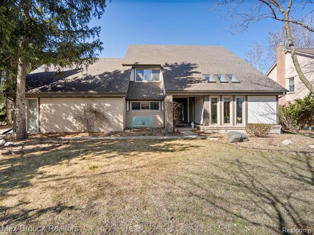 front view picture of 37924 Stableview Dr, Farmington, MI. 48335
