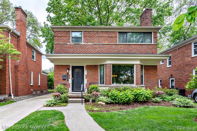 front view picture of 13317 Victoria Ave, Huntington Woods, MI. 48070