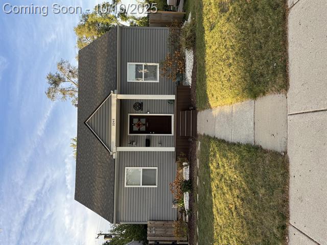 front view picture of 2243 Mahan St, Ferndale, MI. 48220