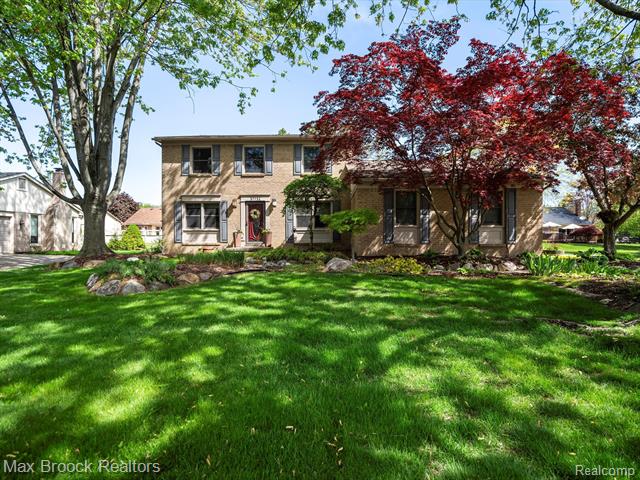 front view picture of 37732 Stableview Dr, Farmington, MI. 48335