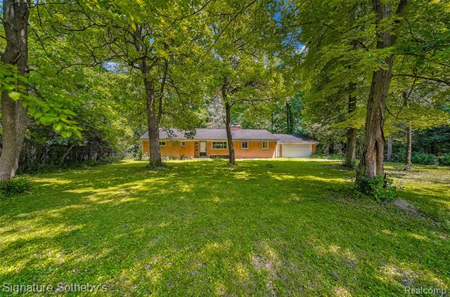 front view picture of 28492 Shadylane Dr, Farmington, MI. 48336
