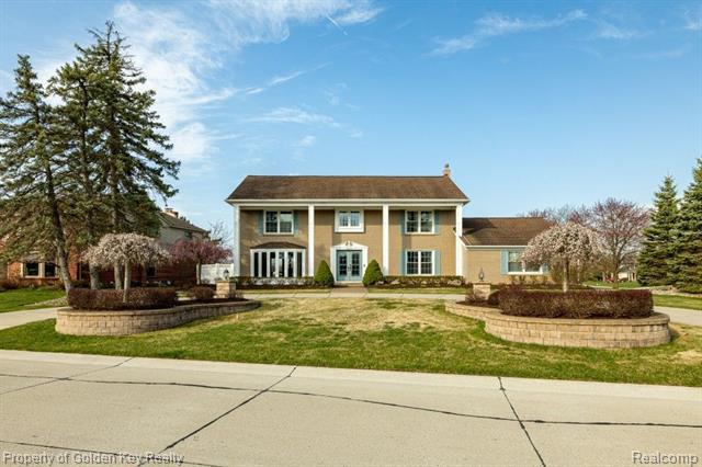 front view picture of 36177 Old Homestead Dr, Farmington, MI. 48335