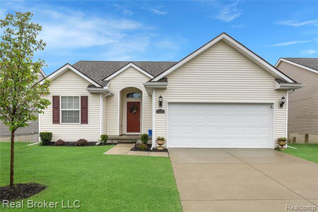 front view picture of 4428 Cross Creek Blvd Boulevard, Burton, MI. 48509