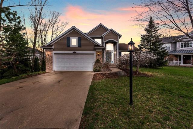 front view picture of 935 Thornapple Clubse  Court, Ada, MI. 49301