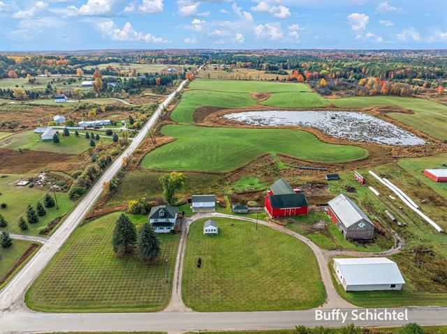 front view picture of 20017 7 Mile Road, Reed City, MI. 49677