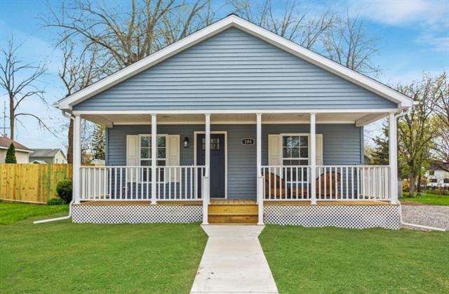 front view picture of 108 E Beech Street, Three Oaks, MI. 49128