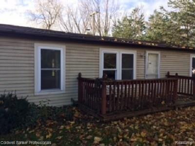 front view picture of 1761 Carriage Lane, Lapeer, MI. 48446
