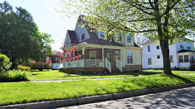 front view picture of 409 Garfield Street, Chelsea, MI. 48118