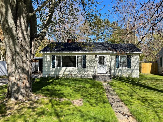 front view picture of 911 S Division Street, Whitehall, MI. 49461