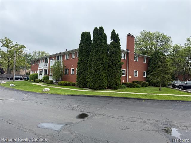 front view picture of 475 N Eton St Apt C5, Birmingham, MI. 48009