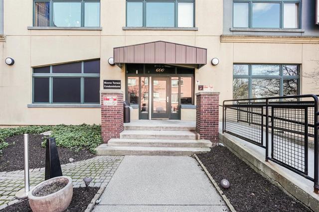 front view picture of 600 Monroenw  Avenue, Grand Rapids, MI. 49503