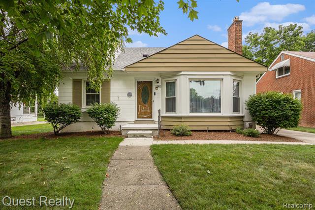 front view picture of 13700 Winchester Ave, Oak Park, MI. 48237