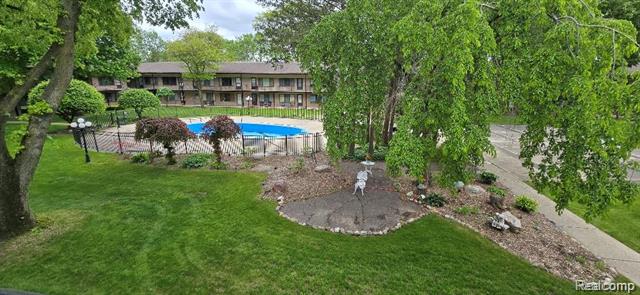 front view picture of 995 N Cass Lake Rd, Waterford, MI. 48328