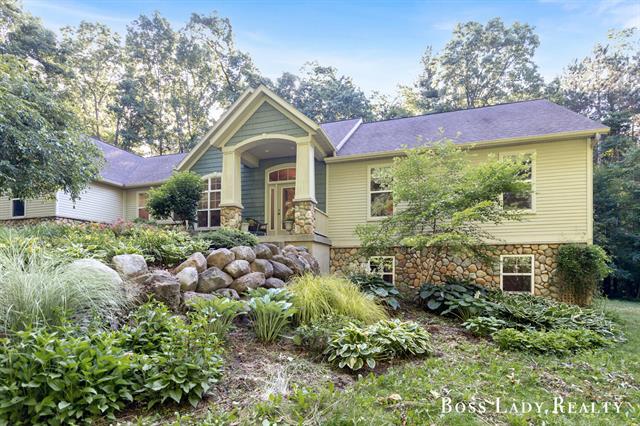 front view picture of 658 Headwatersne  Drive, Lowell, MI. 49331