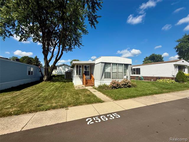 front view picture of 25635 Monroe, Novi, MI. 48375