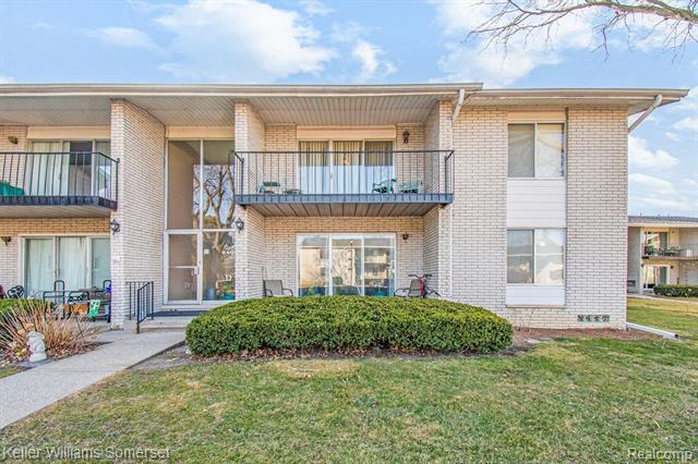 front view picture of 8401 Kennedyn  Circle, Warren, MI. 48093