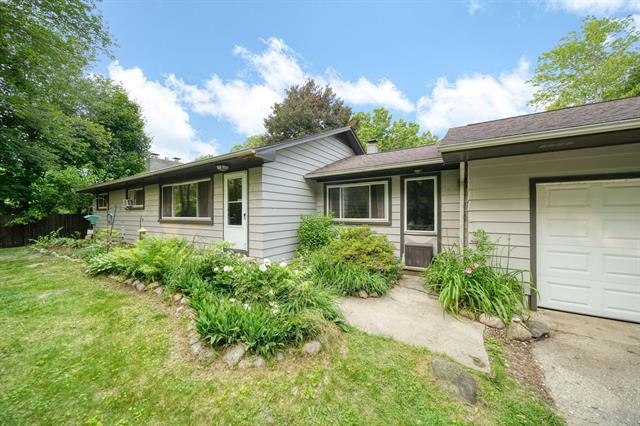 front view picture of 16867 Waterloo Road, Chelsea, MI. 48118